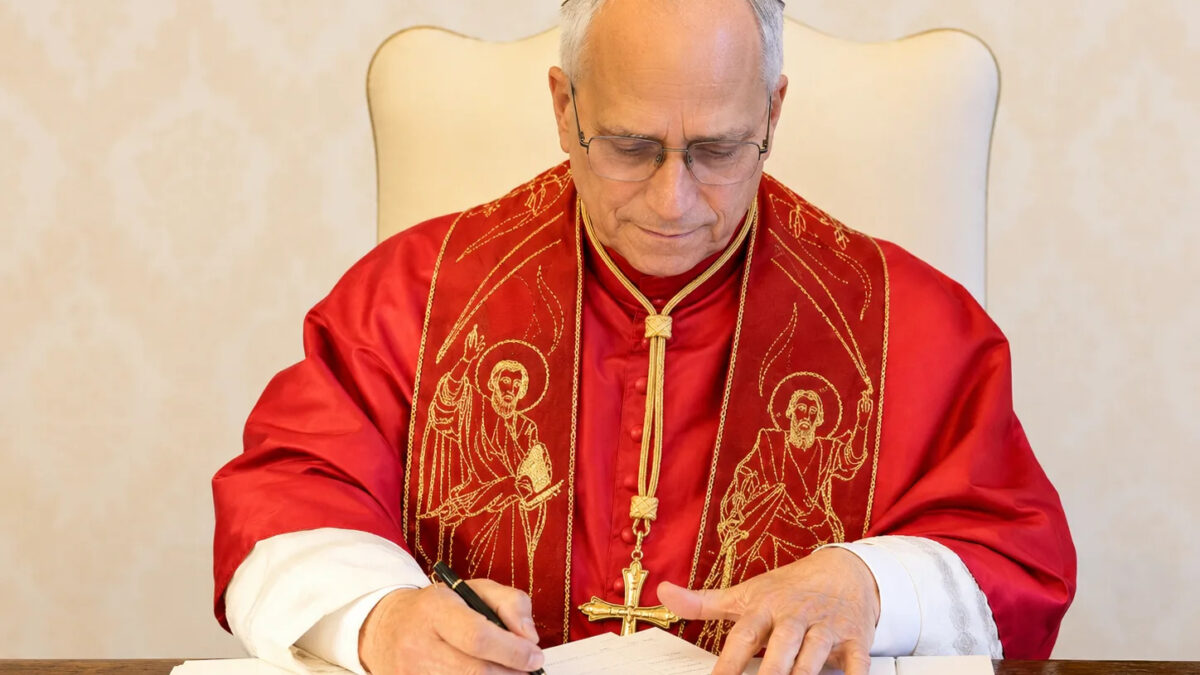 Papa Leão XVI assina sua primeira encíclica