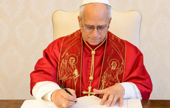 Papa Leão XVI assina sua primeira encíclica